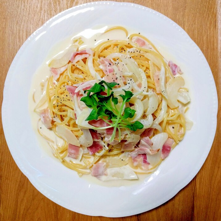 新玉ねぎとベーコンのクリームパスタ